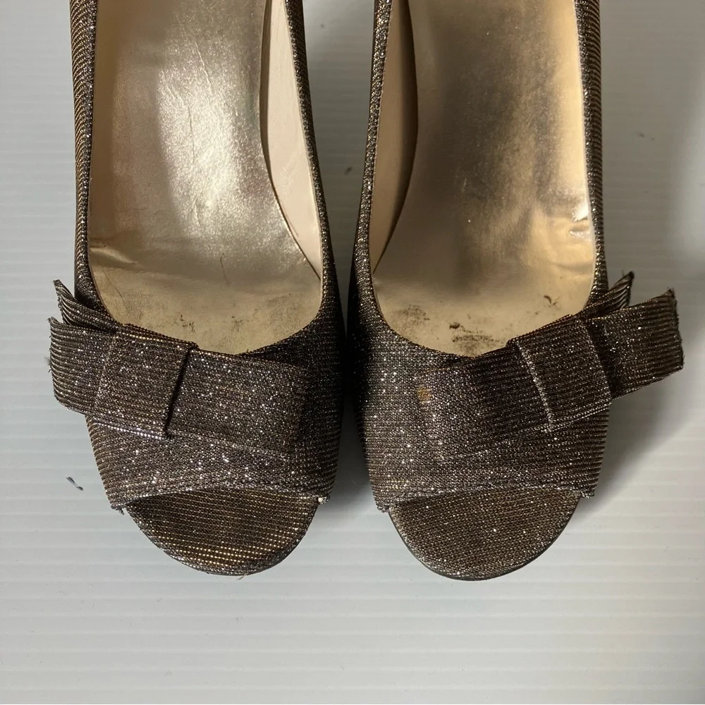 Stuart Weitzman Pyrite Nocturn Glitter Bowover Peep Toe Pumps size 7.5